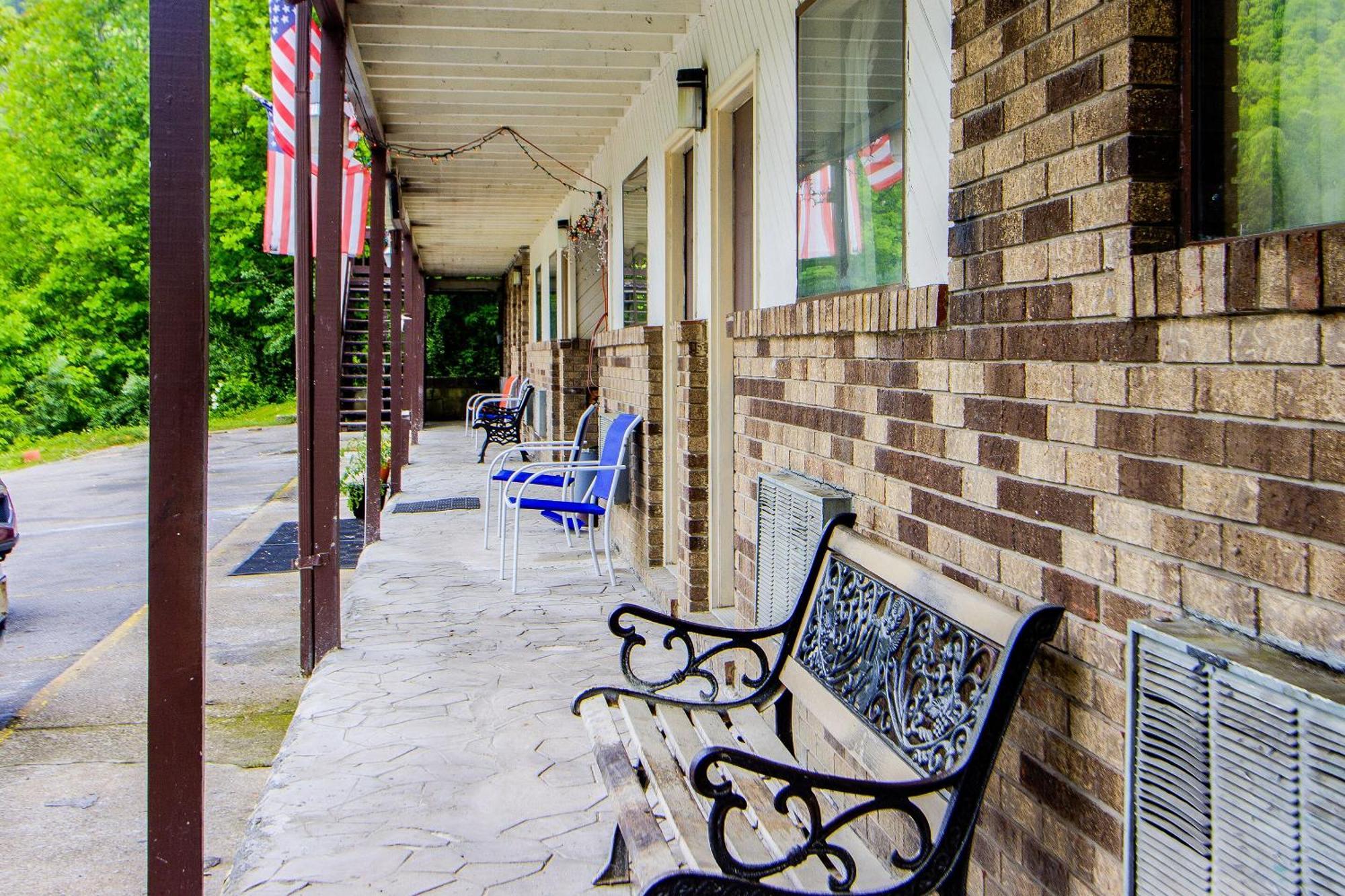 Oyo Hotel Chapmanville Inn, Wv - Hwy 119 Buitenkant foto